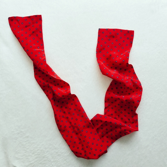 SOLDVintage//1970s 100% Silk Red Neck & Hair Scarf - Picture 4 of 6
